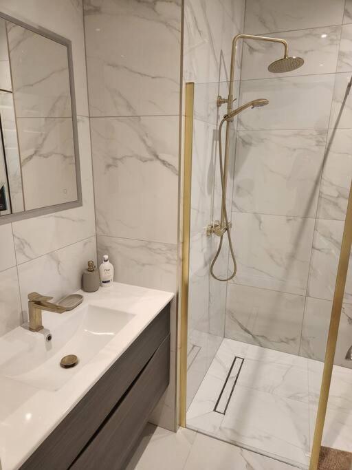 Newly Refurbished 2 Bed Apartment In Paddington London Ngoại thất bức ảnh
